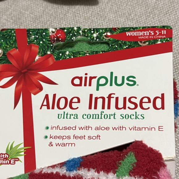 NWT Aloe Infused Cozy Socks-Holiday Themed-Wmns Sz 5-11-Red/White - Picture 5 of 7